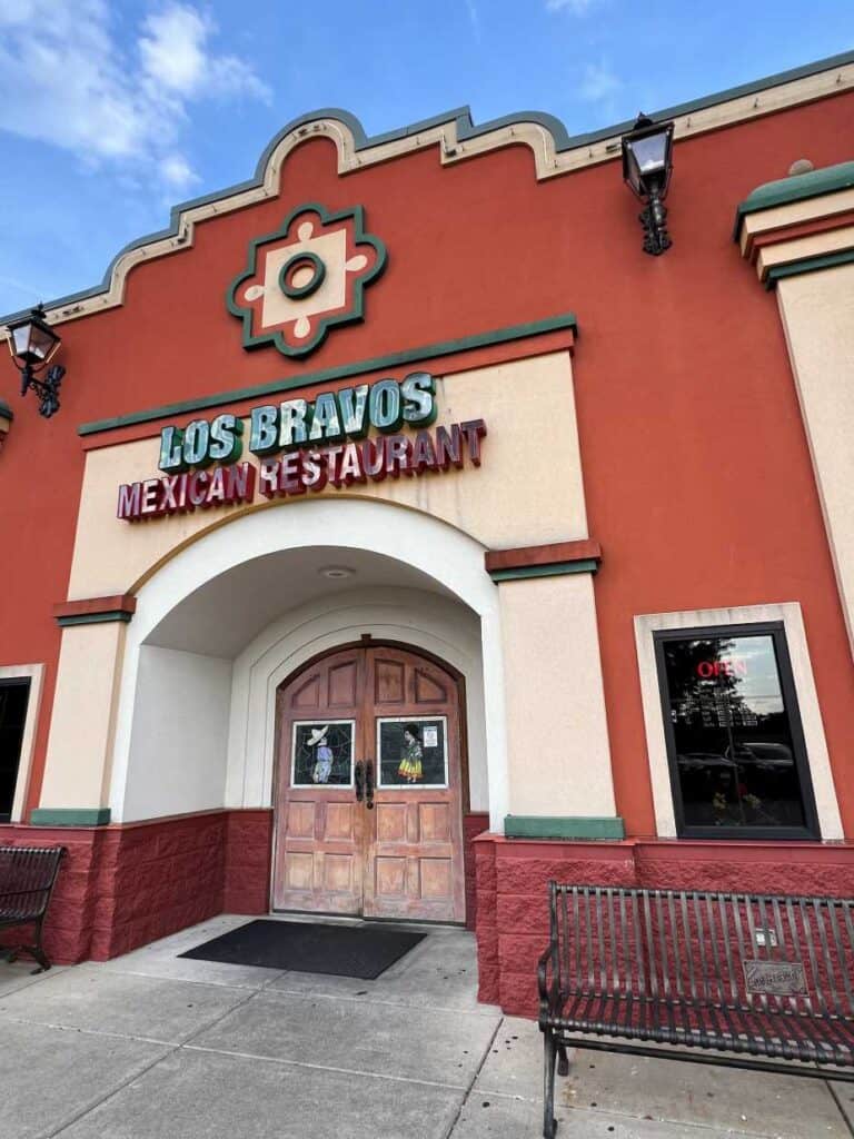 Entrance to Los Bravos